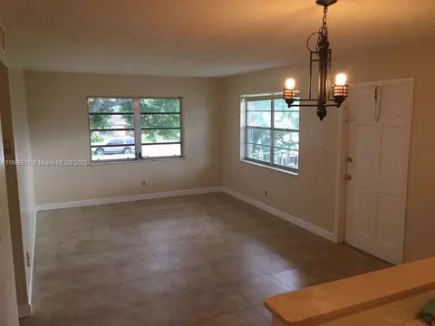 6211 SW 37th St #212, Davie, FL 33314