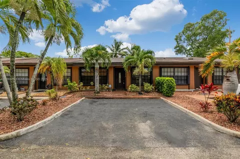 10980 Olive Ave, Pembroke Pines, FL 33026