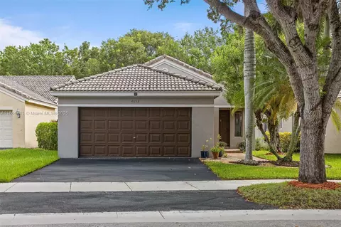 4052 Pine Ridge Ln, Weston, FL 33331