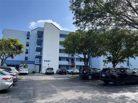 9440 Fontainebleau Blvd #101, Miami, FL 33172