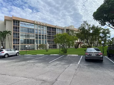 851 Three Islands Blvd #512, Hallandale Beach, FL 33009