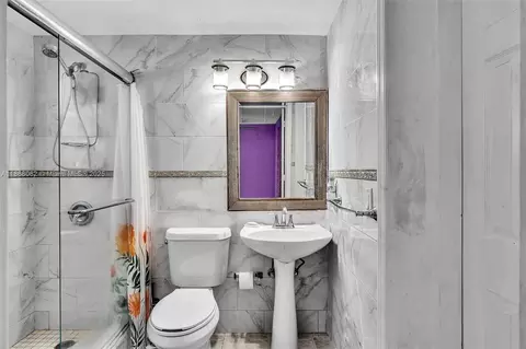 Bath - 690 SE 8th St, Hialeah, FL 33010 photo 1 of 3