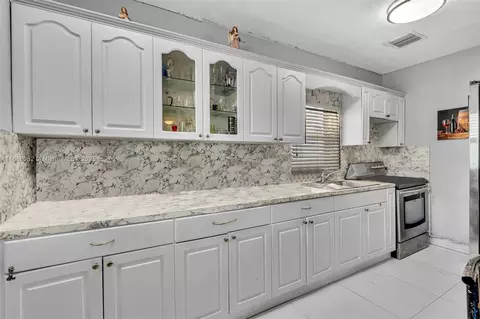 Kitchen - 690 SE 8th St, Hialeah, FL 33010 photo 1 of 3
