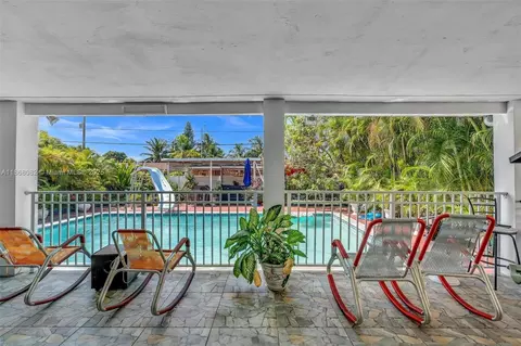 Exterior - 690 SE 8th St, Hialeah, FL 33010 photo 1 of 4
