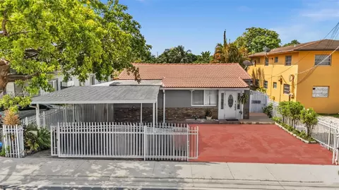 690 SE 8th St, Hialeah, FL 33010