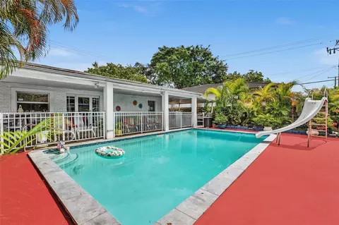Exterior - 690 SE 8th St, Hialeah, FL 33010 photo 4 of 4
