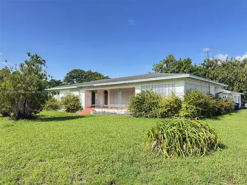 102 SW 1st Ave, Hallandale Beach, FL 33009