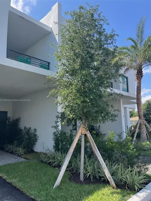 2526 Pierce St #12, Hollywood, FL 33020