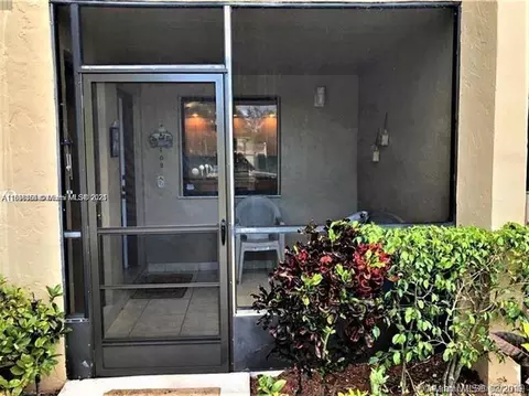 342 Lakeview Dr #102, Weston, FL 33326