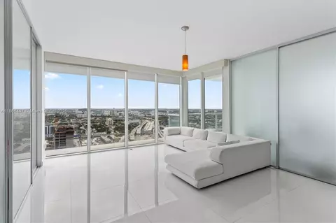 1040 Biscayne Blvd #3106, Miami, FL 33132