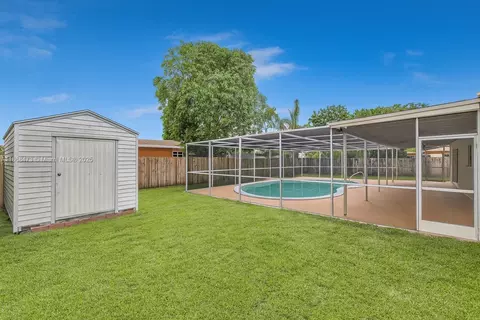 Exterior - 650 NE 178 St, Miami, FL 33162 photo 3 of 9