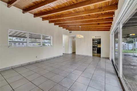 Living - 650 NE 178 St, Miami, FL 33162 photo 3 of 4