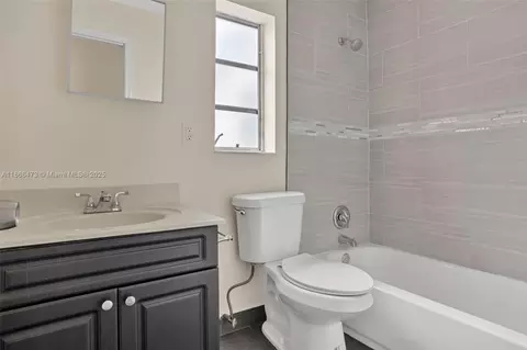 Bath - 650 NE 178 St, Miami, FL 33162 photo 2 of 2