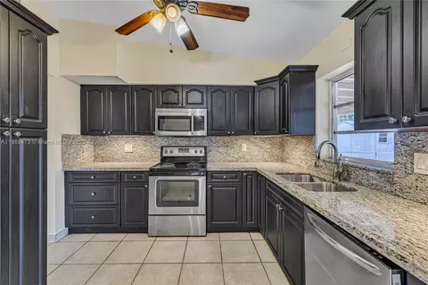 Kitchen - 650 NE 178 St, Miami, FL 33162 photo 4 of 4
