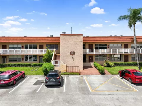 9021 Sunrise Lakes Blvd #211, Sunrise, FL 33322