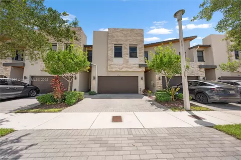 10548 NW 78th Ter, Doral, FL 33178