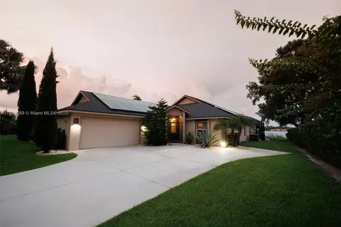 1058 Lake Carrie Dr, Lake Placid, FL 33852
