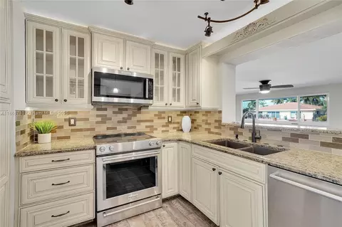 351 SE 16th Ave, Pompano Beach, FL 33060 photo 8