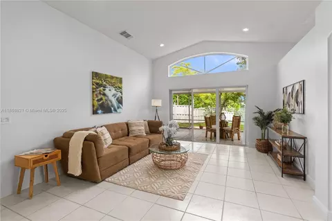 3439 SW 51st St, Fort Lauderdale, FL 33312