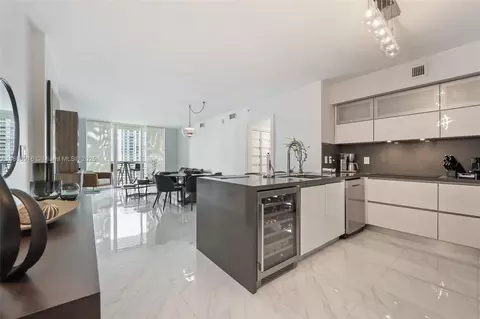 325 S Biscayne Blvd #2515, Miami, FL 33131