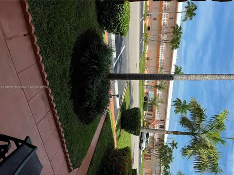 900 SW 11th Ave #8C, Hallandale Beach, FL 33009