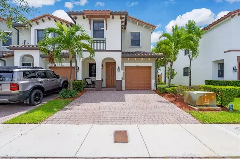8861 NW 102nd Pl, Doral, FL 33178