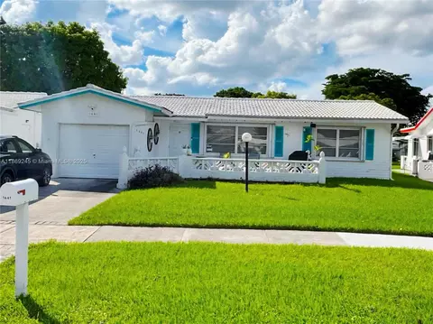 1441 W Campanelli Dr, Plantation, FL 33322