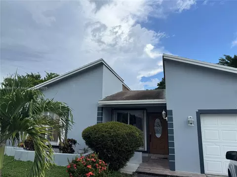 5721 NW 56th Pl, Tamarac, FL 33319