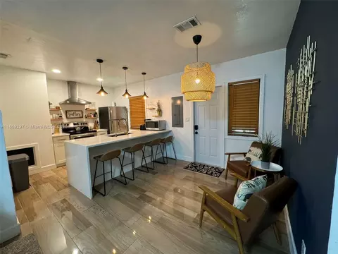 207 SW 11th St, Fort Lauderdale, FL 33315