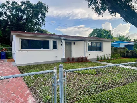 740 NW 179th Ter, Miami Gardens, FL 33169