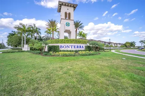 9832 W 34th Ln, Hialeah, FL 33018