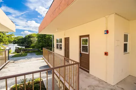 415 NE 2nd St #223, Hallandale Beach, FL 33009