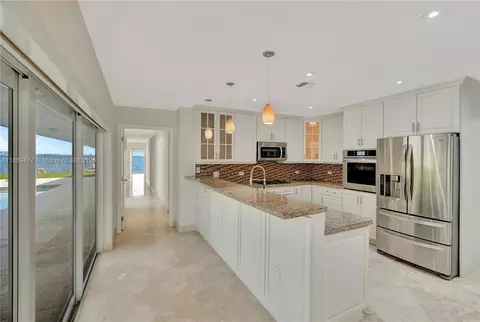 Kitchen - 200 Harbor Dr, Key Biscayne, FL 33149 photo 1 of 2