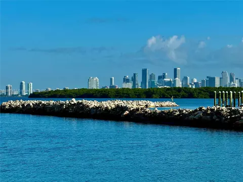 View/Area - 200 Harbor Dr, Key Biscayne, FL 33149 photo 3 of 4