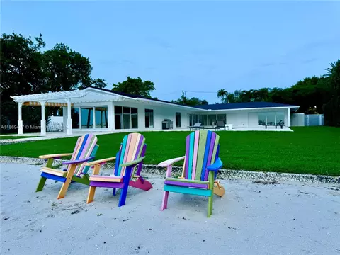 Exterior - 200 Harbor Dr, Key Biscayne, FL 33149 photo 5 of 7