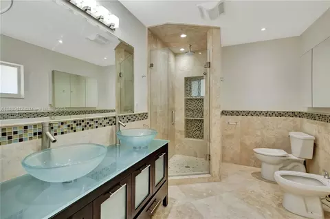 Bath - 200 Harbor Dr, Key Biscayne, FL 33149 photo 2 of 2
