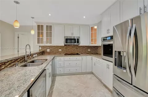 Kitchen - 200 Harbor Dr, Key Biscayne, FL 33149 photo 2 of 2
