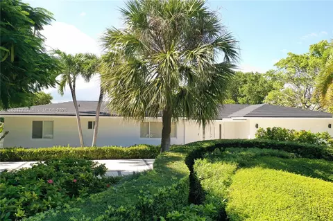 Exterior - 200 Harbor Dr, Key Biscayne, FL 33149 photo 2 of 7