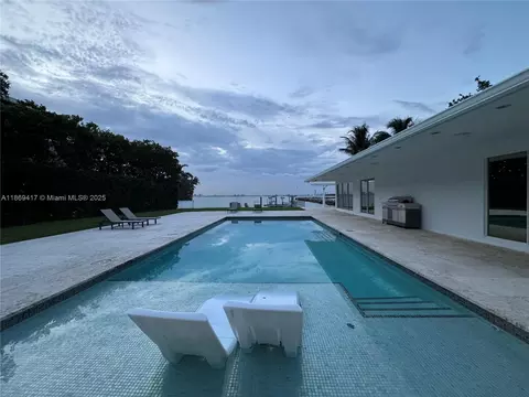 Exterior - 200 Harbor Dr, Key Biscayne, FL 33149 photo 4 of 7