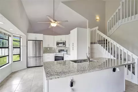 640 Fairfax Ave, Davie, FL 33325