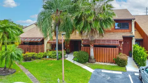 469 SE 14th St, Dania Beach, FL 33004