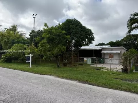 220 NW 144th St, Miami, FL 33168