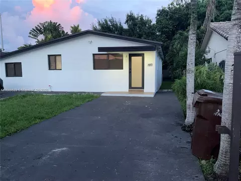 Exterior - 1971 W 2nd Ave, Hialeah, FL 33010 photo 2 of 5