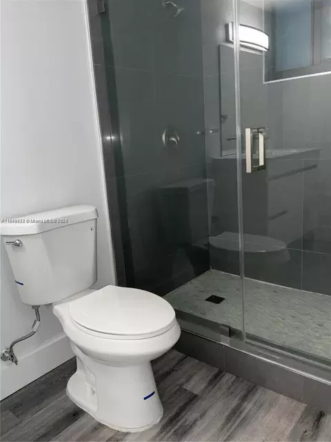 Bath - 1971 W 2nd Ave, Hialeah, FL 33010 photo 6 of 6