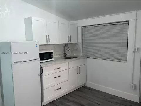 Kitchen - 1971 W 2nd Ave, Hialeah, FL 33010 photo 7 of 7