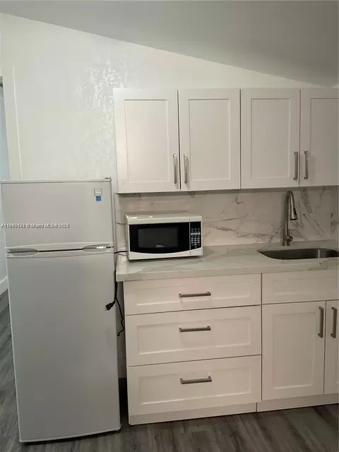 Kitchen - 1971 W 2nd Ave, Hialeah, FL 33010 photo 1 of 7
