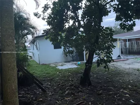 Exterior - 1971 W 2nd Ave, Hialeah, FL 33010 photo 4 of 5