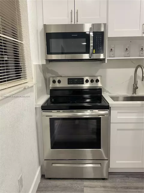 Kitchen - 1971 W 2nd Ave, Hialeah, FL 33010 photo 2 of 7