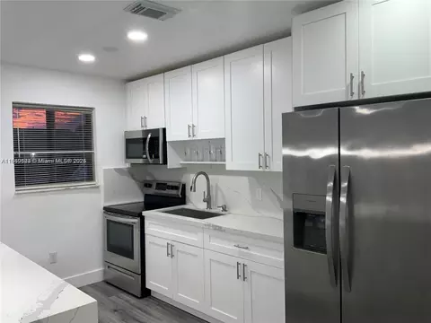 Kitchen - 1971 W 2nd Ave, Hialeah, FL 33010 photo 3 of 7
