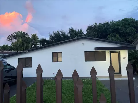 Exterior - 1971 W 2nd Ave, Hialeah, FL 33010 photo 1 of 5